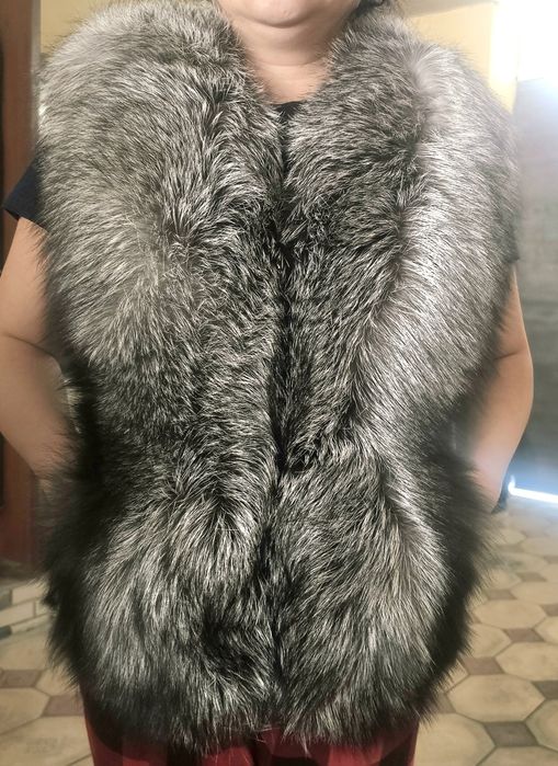 Продаётся Меховая кожаная жилетка.KERIMOFF.Натуральный мех Чернобурки.