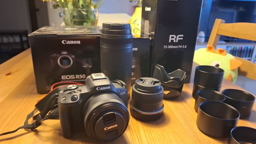 Canon R50 Mirrorless- APS - C с три обектива