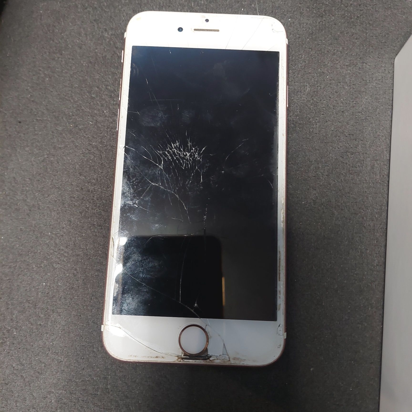 IPhone 6 S със счупен дисплей