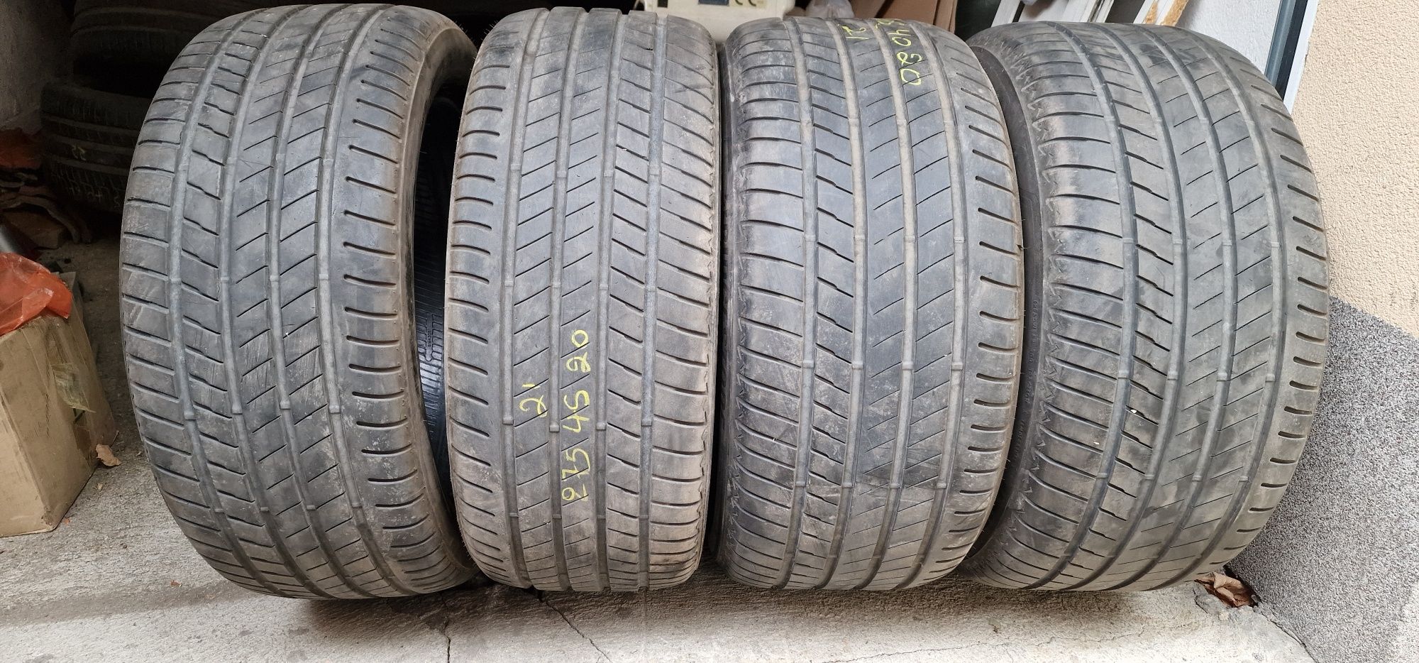 275/45/20 и 305/40/20  Bridgestone Alenza 001