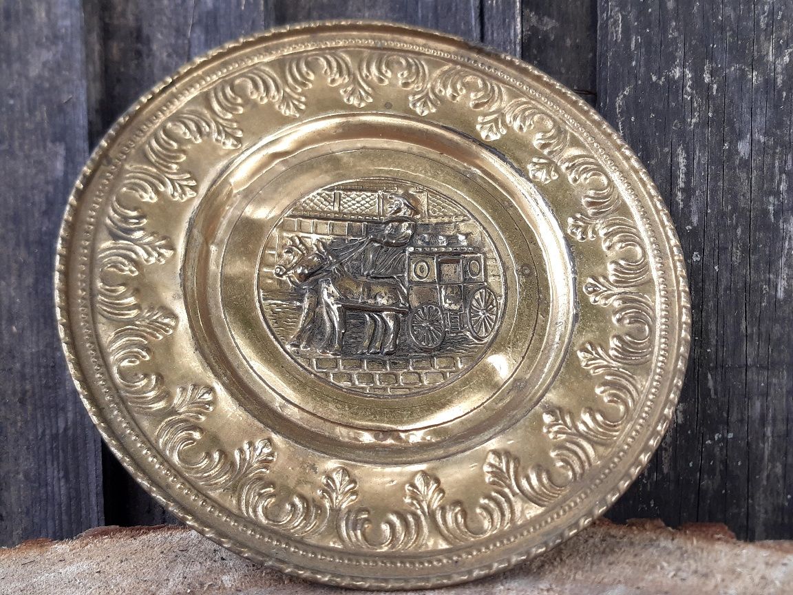 Стара Английска Бронзова релефна чиния Карета (Дилижанс)