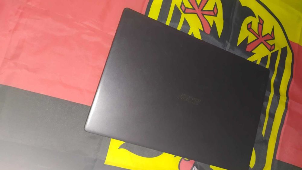 СУПЕР Тънък Лаптоп Acer