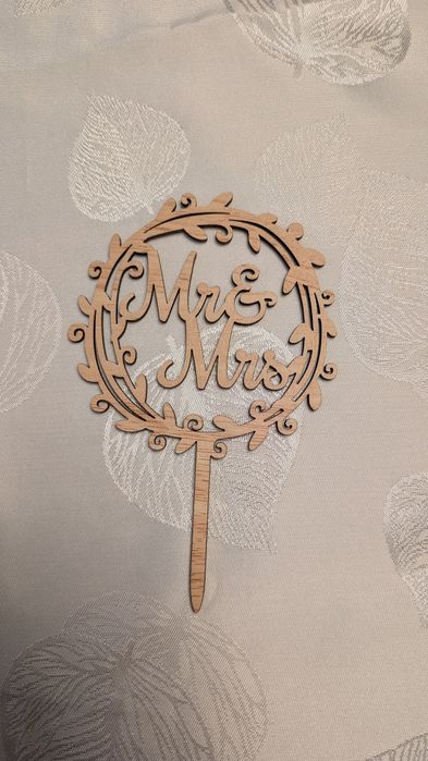 Дървен топер за сватбена торта Mr&Mrs