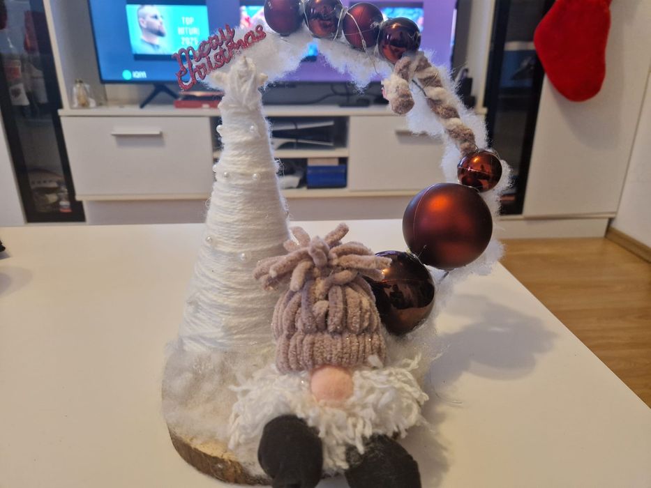 Decorațiune de Crăciun handmade cu spiriduș si bradut - bază din lemn