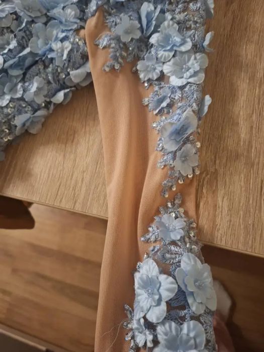 Compleu format din body cu  broderie aplicata manual  și fustă