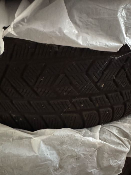 Cauciucuri de iarna pirelli 315/40/r21 și 275/45/r21
