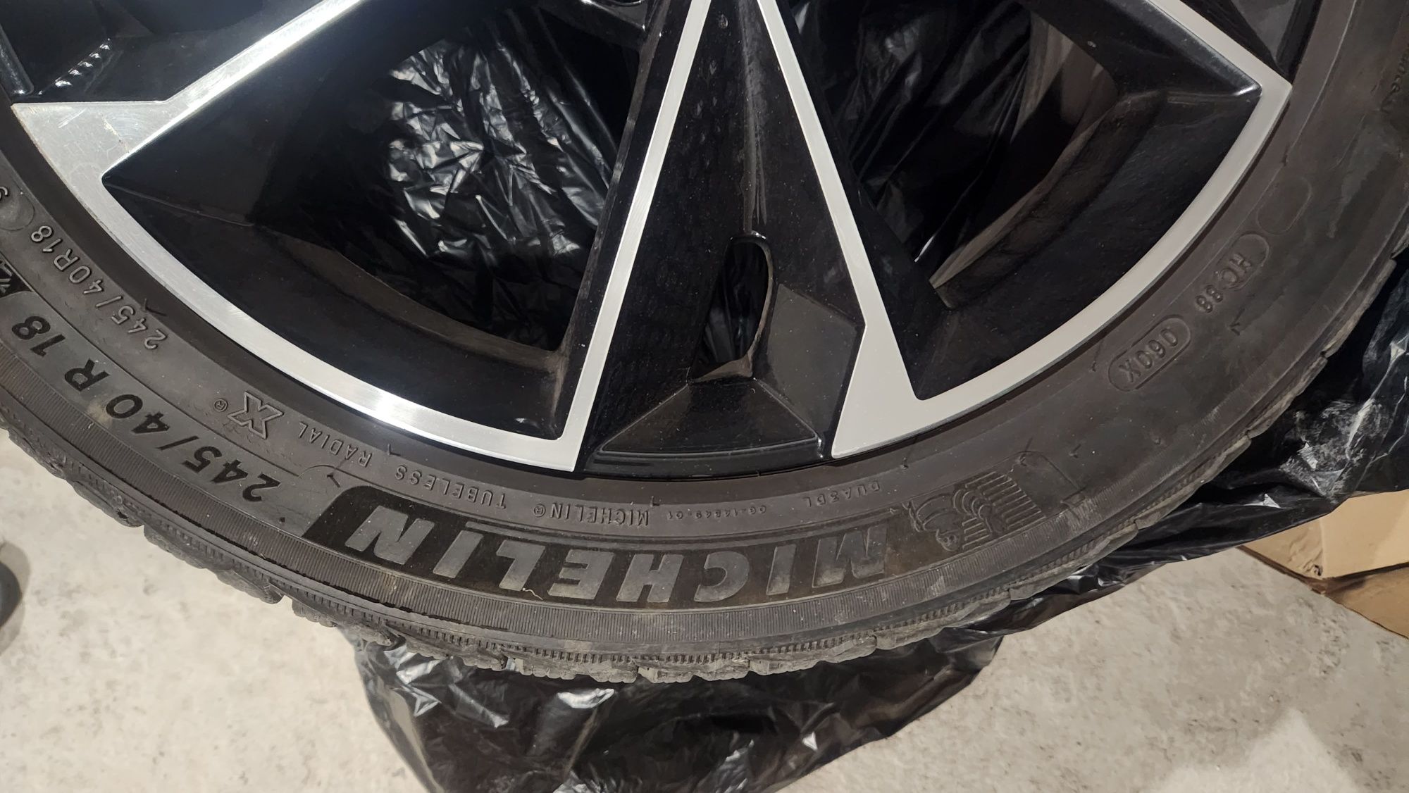 Комплект Джанти за Ауди с runflat гуми Michelin зимни 245/40/18*