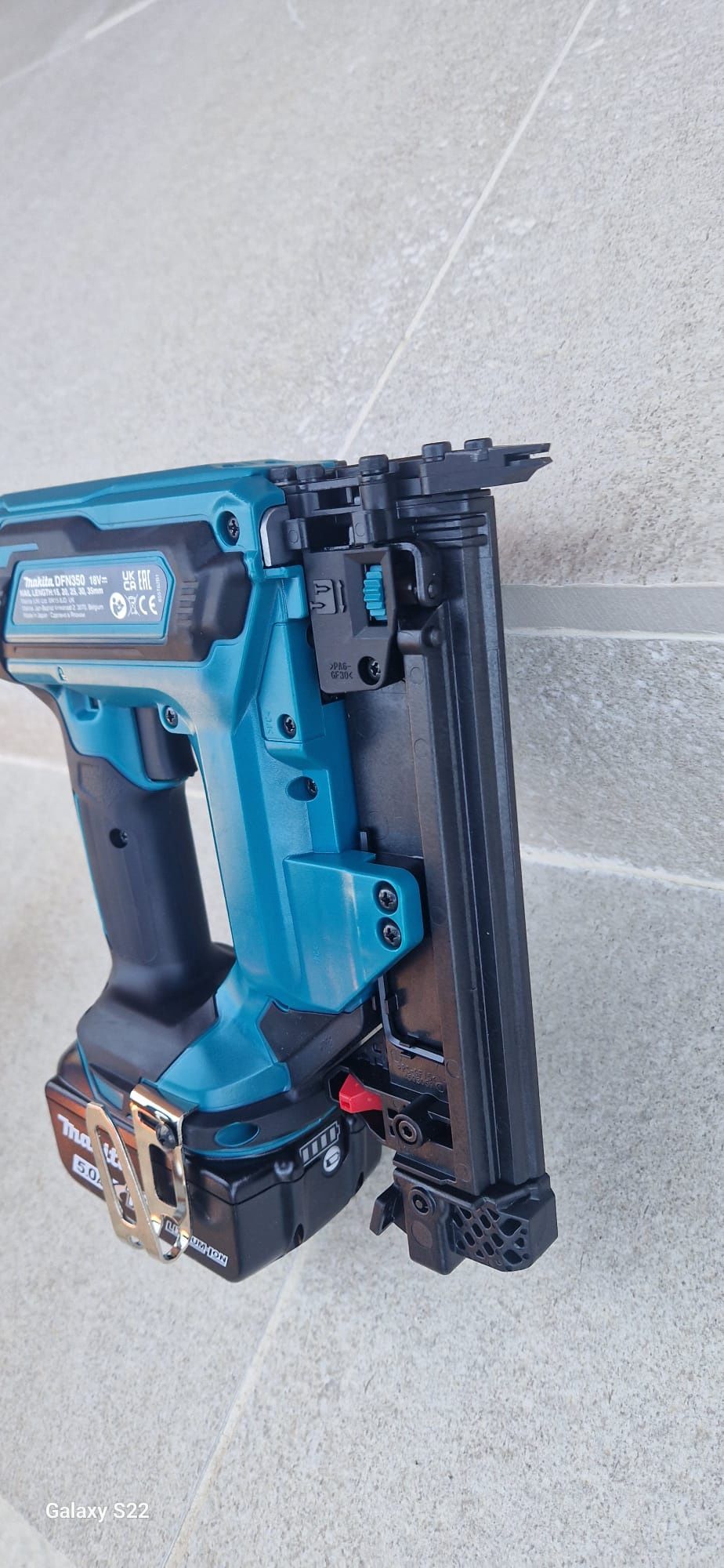 Makita pistol de cuie pe acumulator