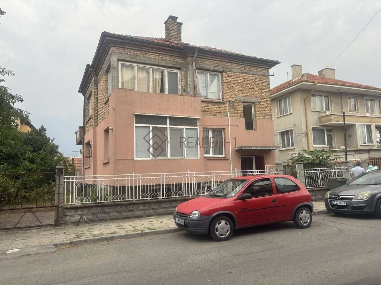 Продажба на самостоятелен етаж от къща в Поморие