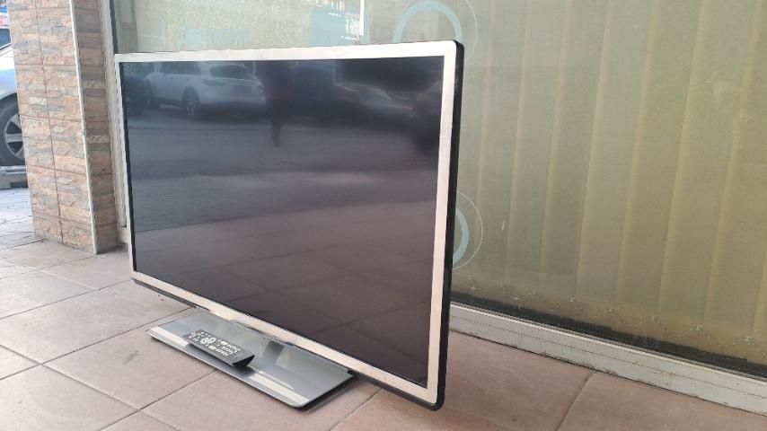PHILIPS SMART ТВ , 40инча/102см/НЕТ,HDMI,USB-400лв