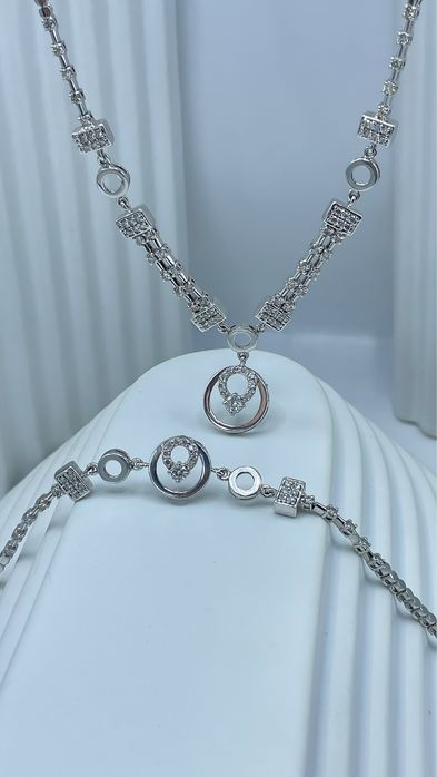 Золотой набор 750пробы из белго золото с бриллиантами.