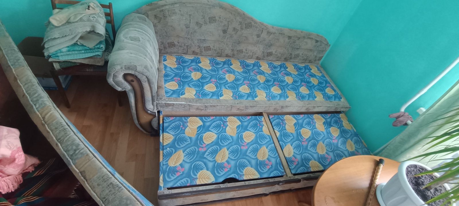 Продам диван длина 2 метра. Состояние на фото .