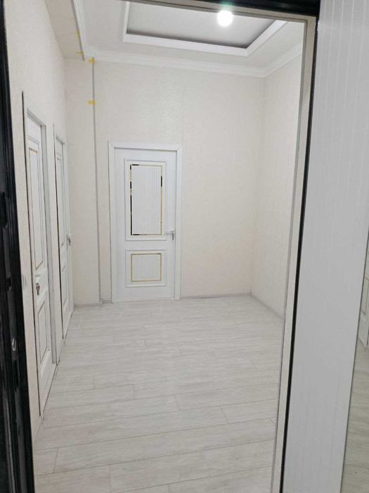 Уй сотилади.16 қаватли уйнинг 2 қаватида