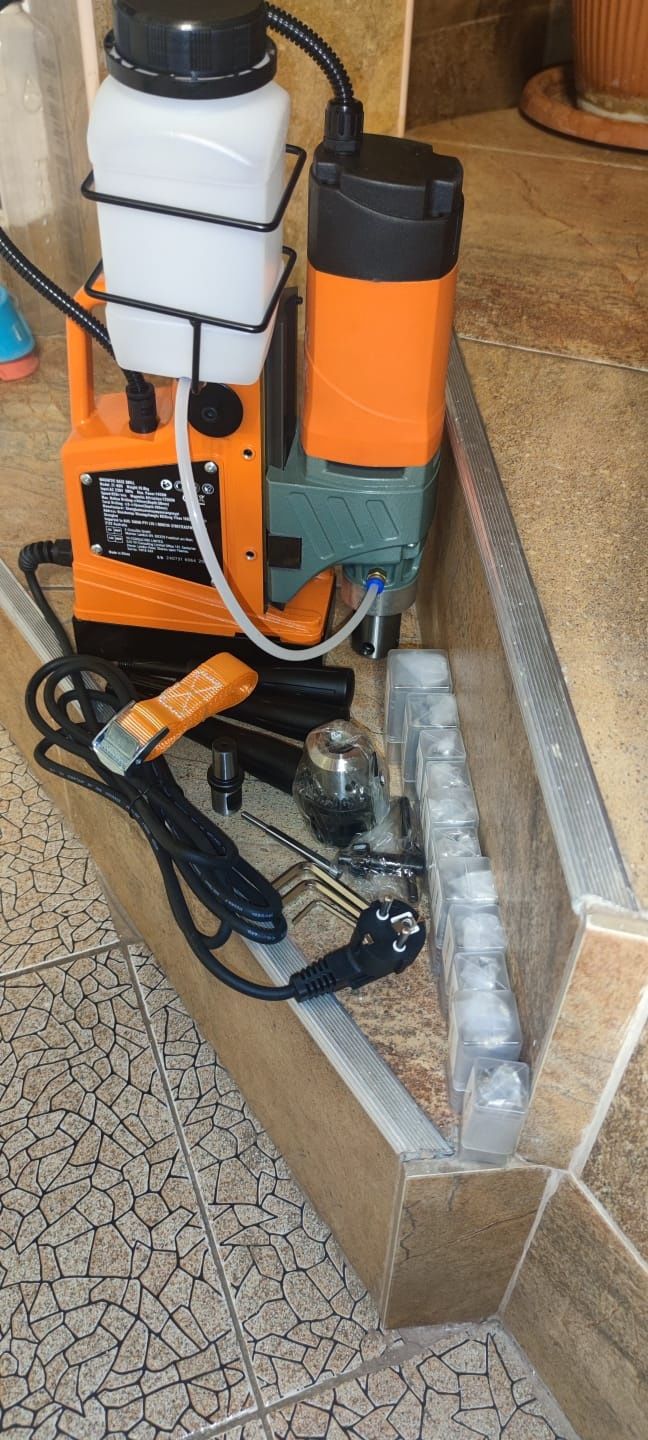 Bormașina magnetica cu set carote și accesorii