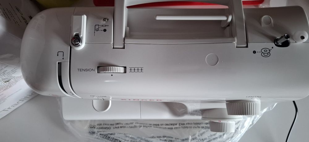 Vand masina de cusut  noua