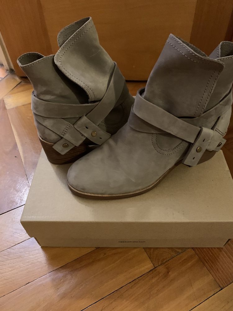 Botine piele intoarsa UGG