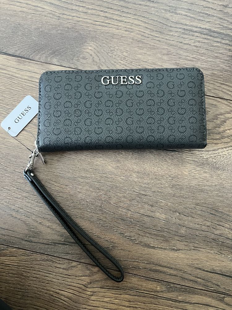 Чанти, раници и портмонета на марките Guess, Tommy Hilfiger и Steve M