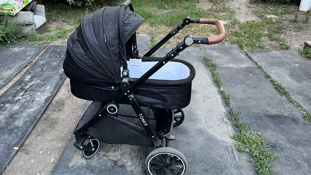 Продаем коляску Tomix