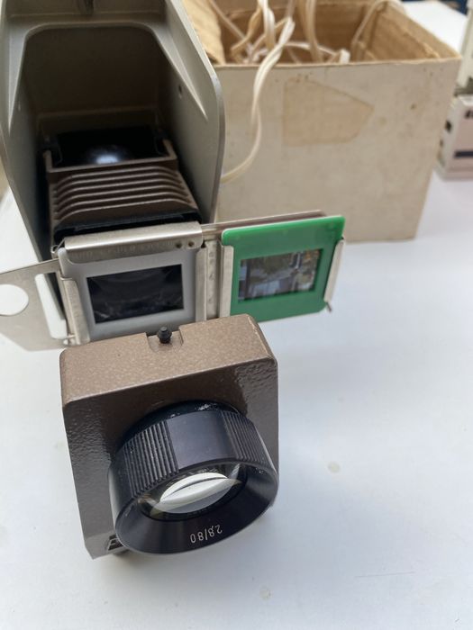 Proiector de diapozitive