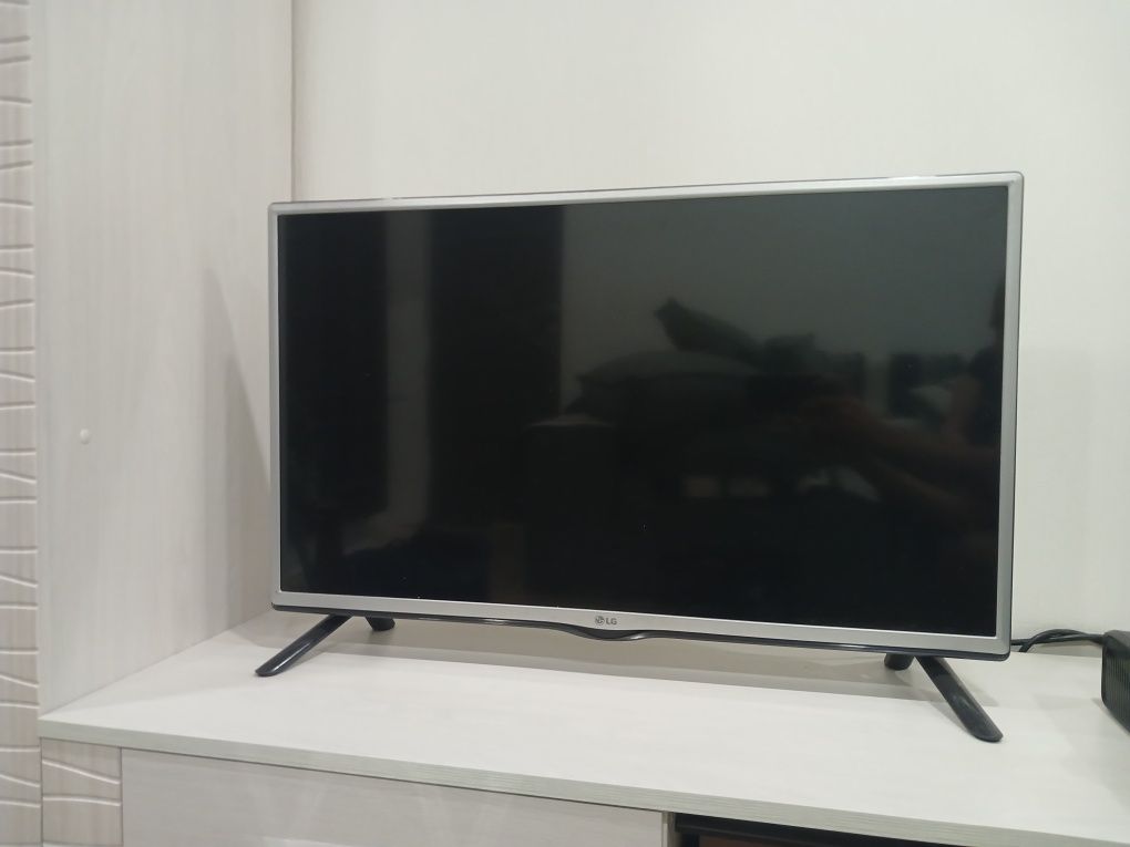Телевизор LG 32 дюйма в отличном состоянии