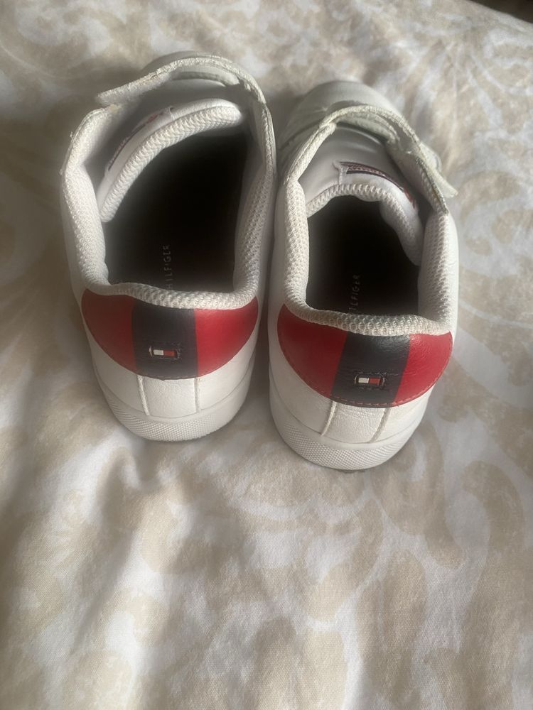 Маратонки на Tommy Hilfiger