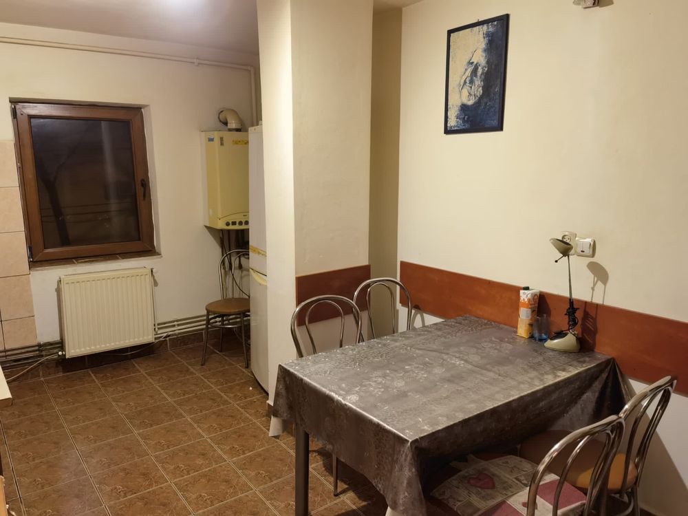 caut colega de apartament