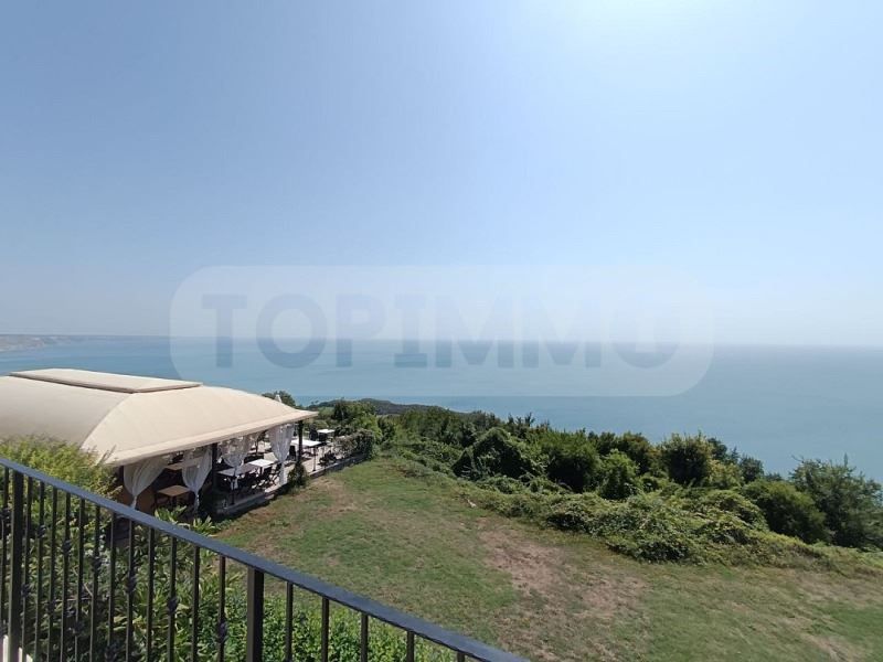 Продава се Четиристаен апартамент в с. Топола, Област Добрич - 275 кв.м за 910 €/кв.м - Снимка #1