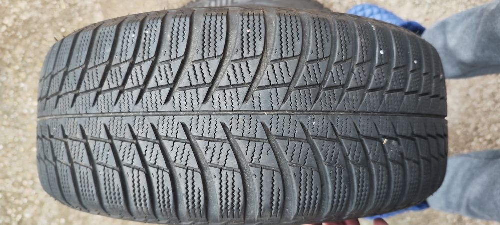 Vând 4 cauciucuri Bridgestone 205 55 R16
