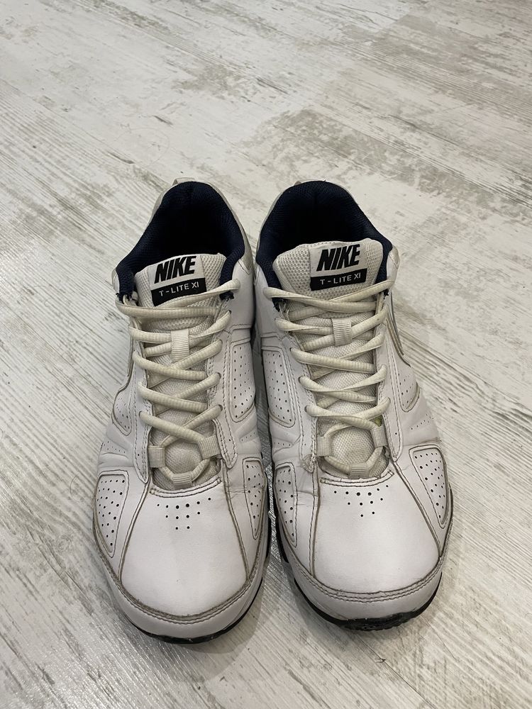 Маратонки Nike T lite XI