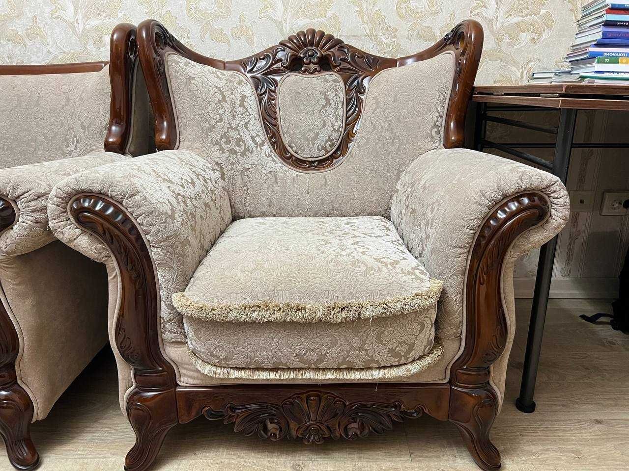 Продам диван с креслами