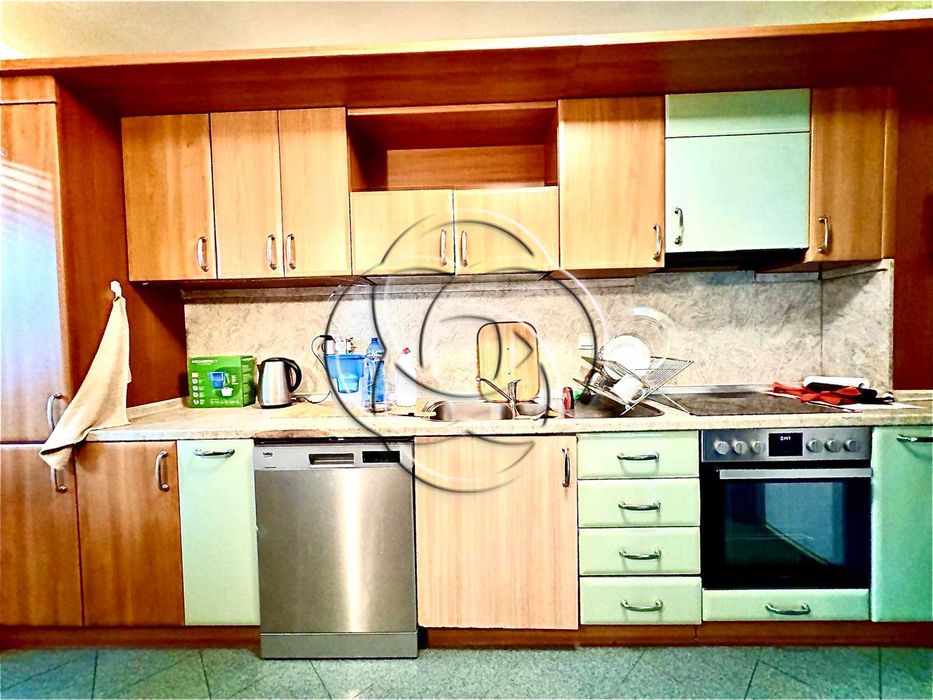 Дава се под наем Четиристаен апартамент в София, Гоце Делчев - 200 кв.м за 1200 € - Снимка #3