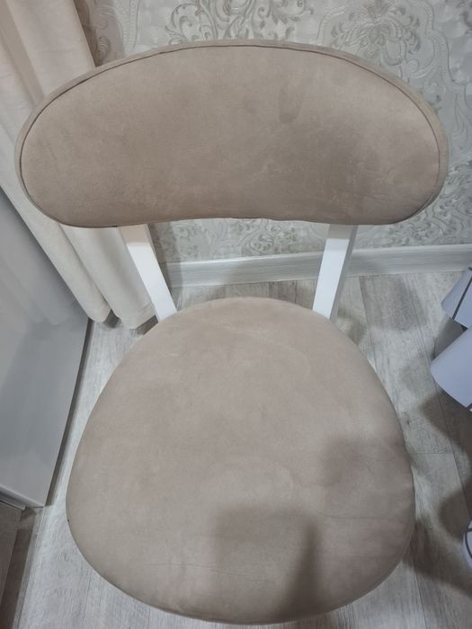 Стулья б/у в хорошем состоянии.