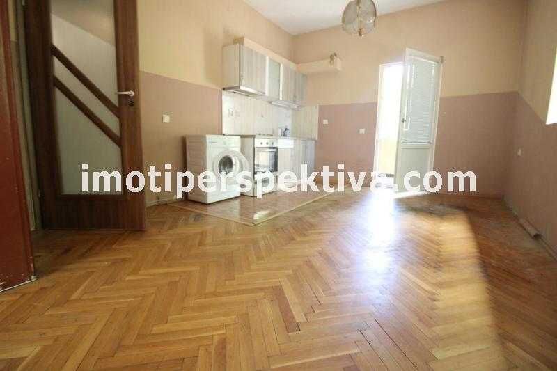 Продава се Тристаен апартамент в Пловдив, Център - 100 кв.м за 1850 €/кв.м - Снимка #1