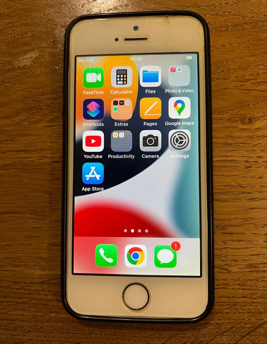 Продавам iPhone SE