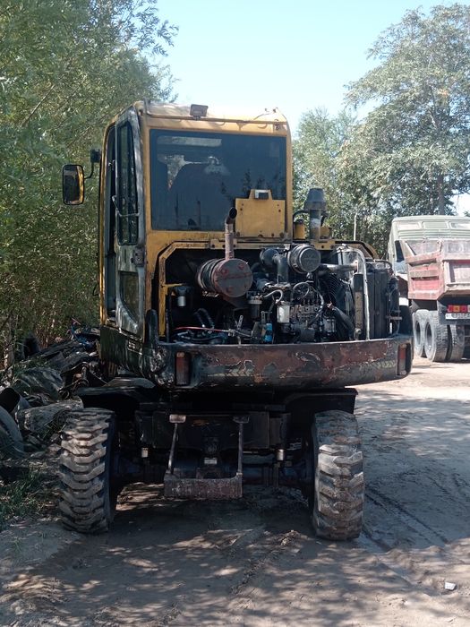 Ekskavator sotiladi sroshni  ishlap turgan texnika