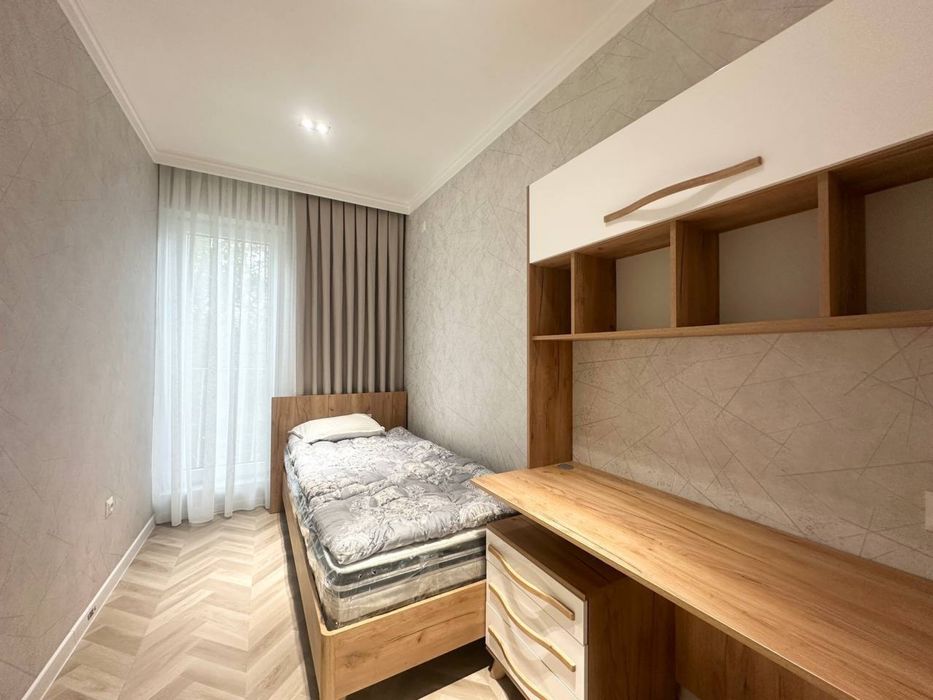 Продается 3//5//9 Ойбек мебелью техникой ЕВРО 75квадрат