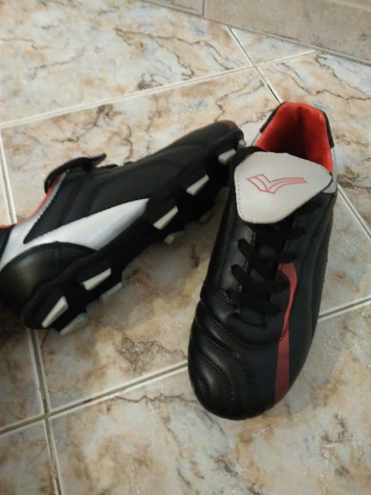 Футболни обувки(бутонки,калеври) Nike и Adidas! Нови! Промоция!