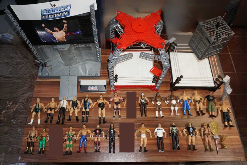 WWE Голям Лот От 25 Кеч Фигури/5бр Кеч Колани/Кеч Рингове/Кеч Сцена