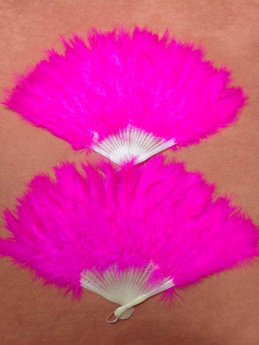 Продаю декоративные перьевые веера