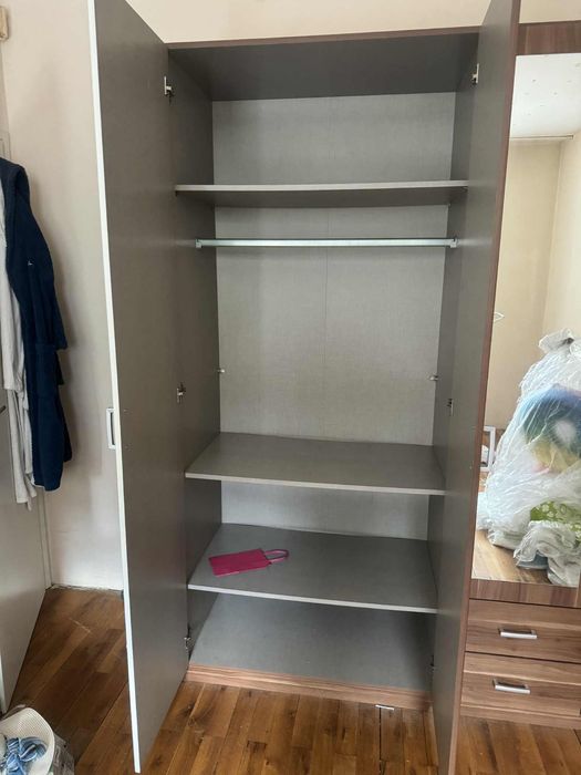 Петкрилен гардероб