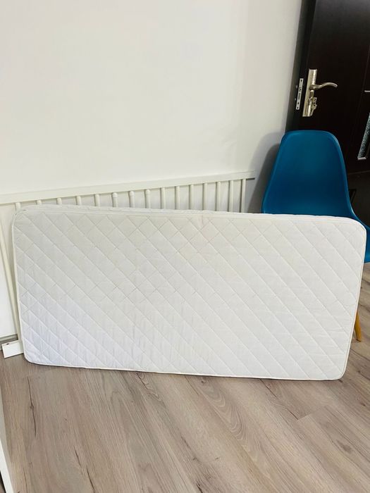 Vand patut copii ca nou foarte putin folosit