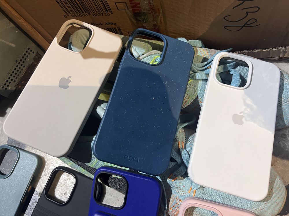 Чисто нови калъфи за Iphone 13 pro max  Цени от 10лв за брой.