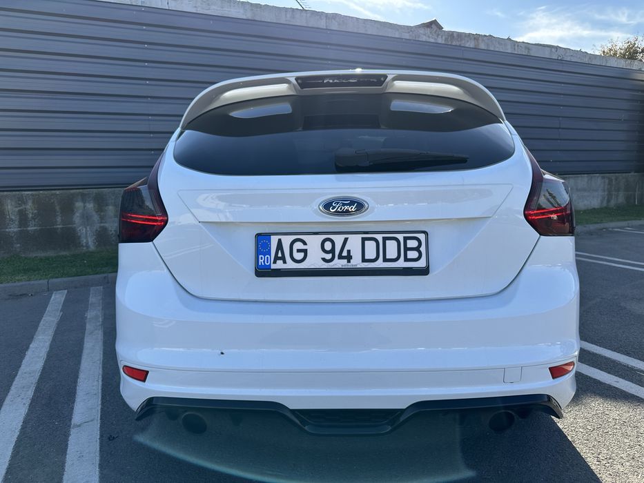 Ford Focus 1.6 EcoBoost 182 cp pachet Zetec