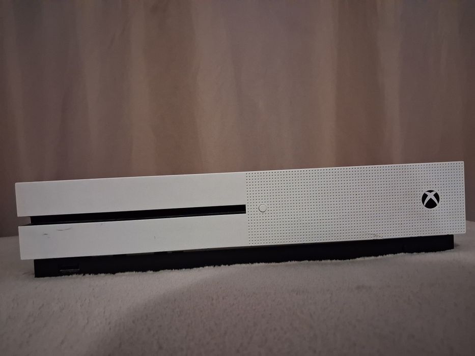 Xbox one s 1 tb (1000 gb],7 jocuri , si 3 controlere