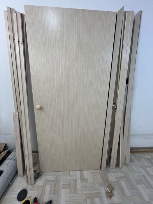 Продам межкомнатные двери 90 см 3 шт.