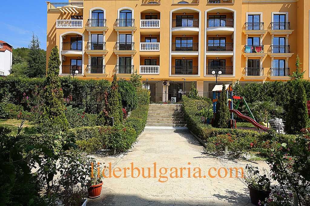 Продава се Двустаен апартамент в к.к. Елените - 53 кв.м за 1133 €/кв.м - Снимка #19