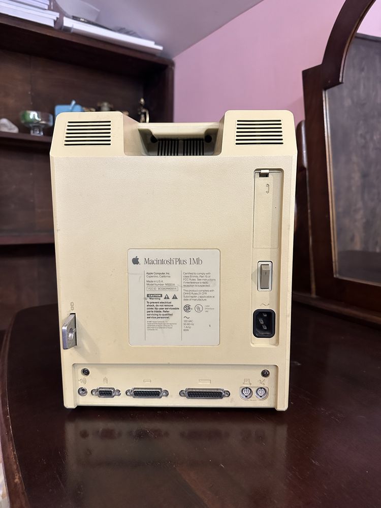 MACINTOSH Plus  A0001 Apple 1984г