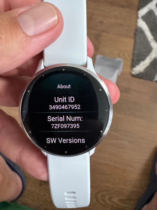 Vand Garmin Venu 3 alb la cutie,ca nou, cu garantie emag