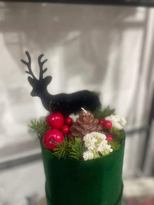 Аранжировки с глицеринови цветя и свещи и цветя