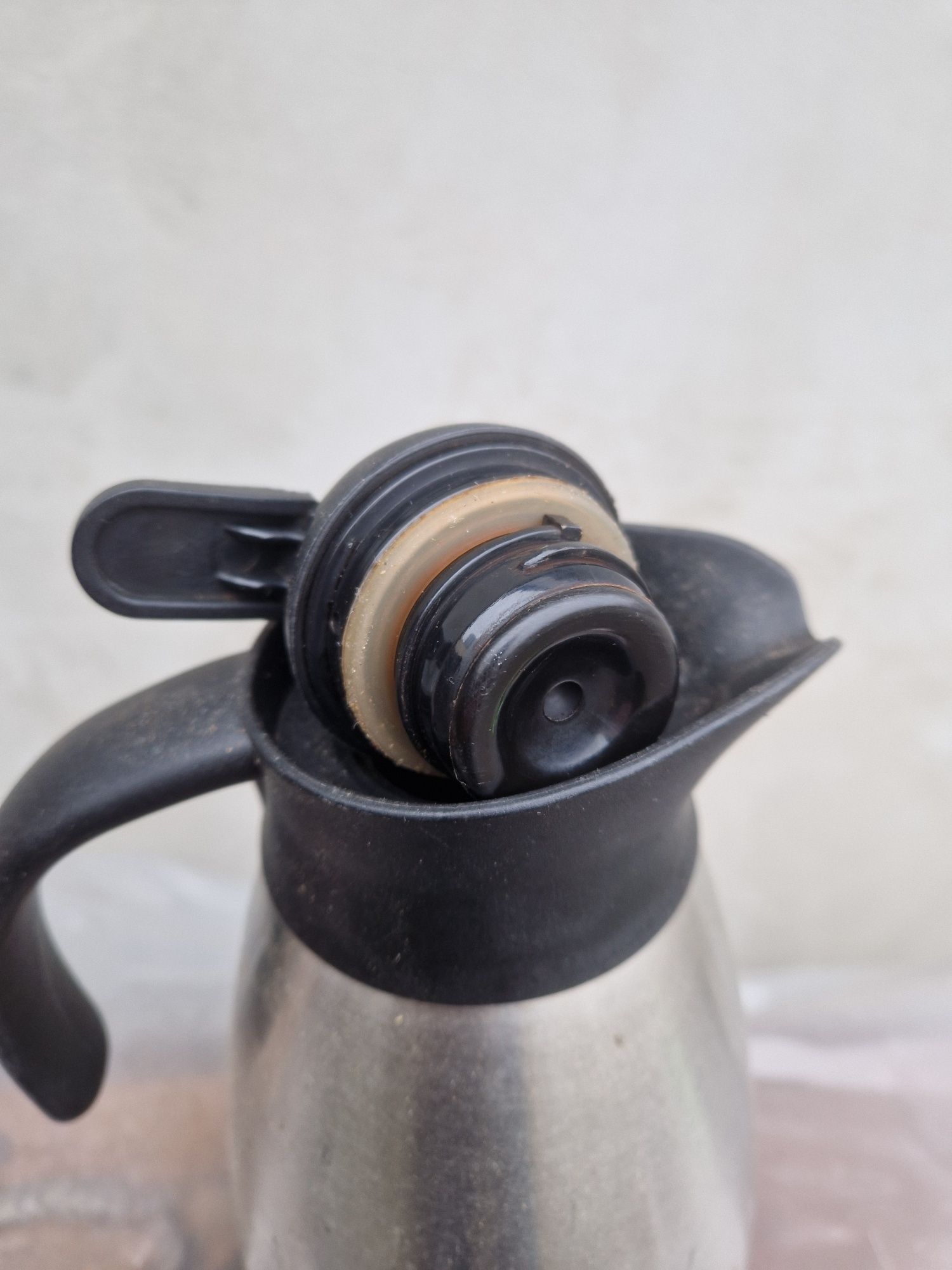 Vând termos 1,5 l pentru cafea
